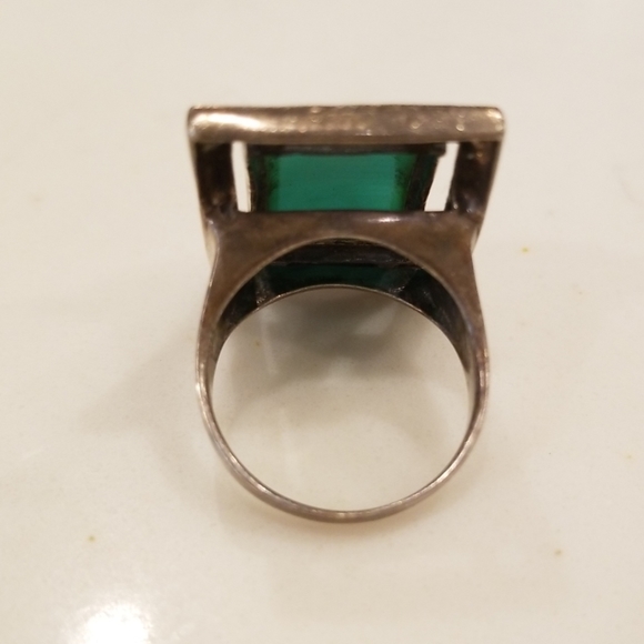 Beautiful ring - Picture 2 of 7